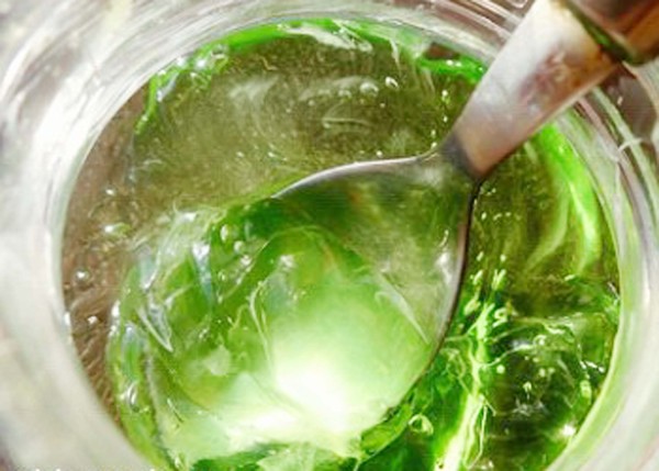 Алоэ в баночке с ложкой