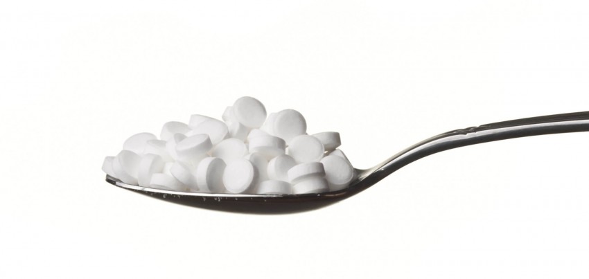 Белый уголь в ложке