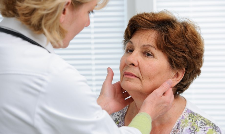 Женщина на осмотре у эндокринолога