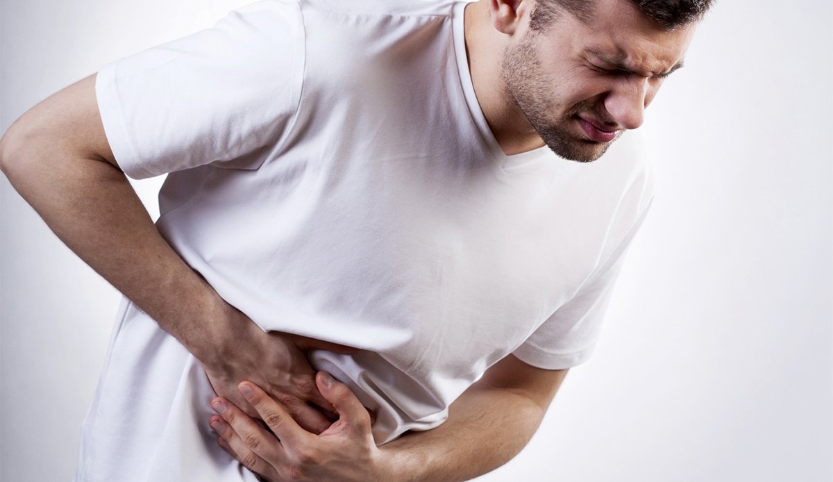 Боль в правом боку у мужчины