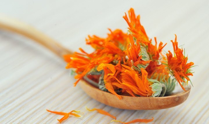 Календула в ложке