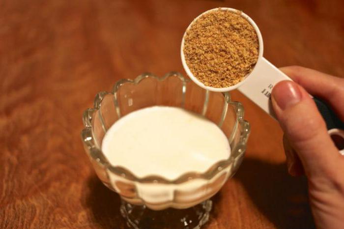 Кефир и молотое семя льна с гвоздикой