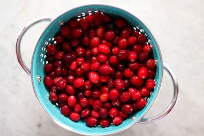 Клюква в кастрюле