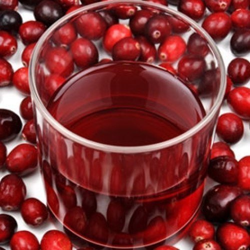 Клюквенный сок в стакане