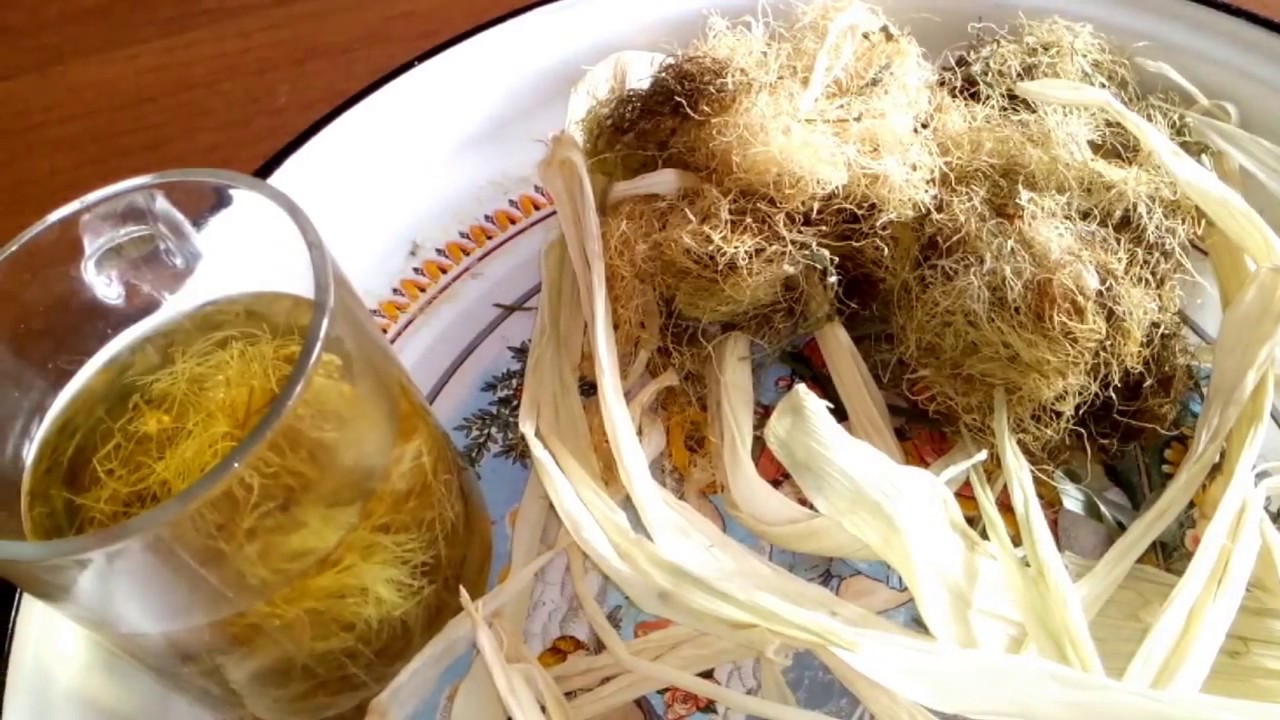 Кукурузные рыльца и настой в стакане