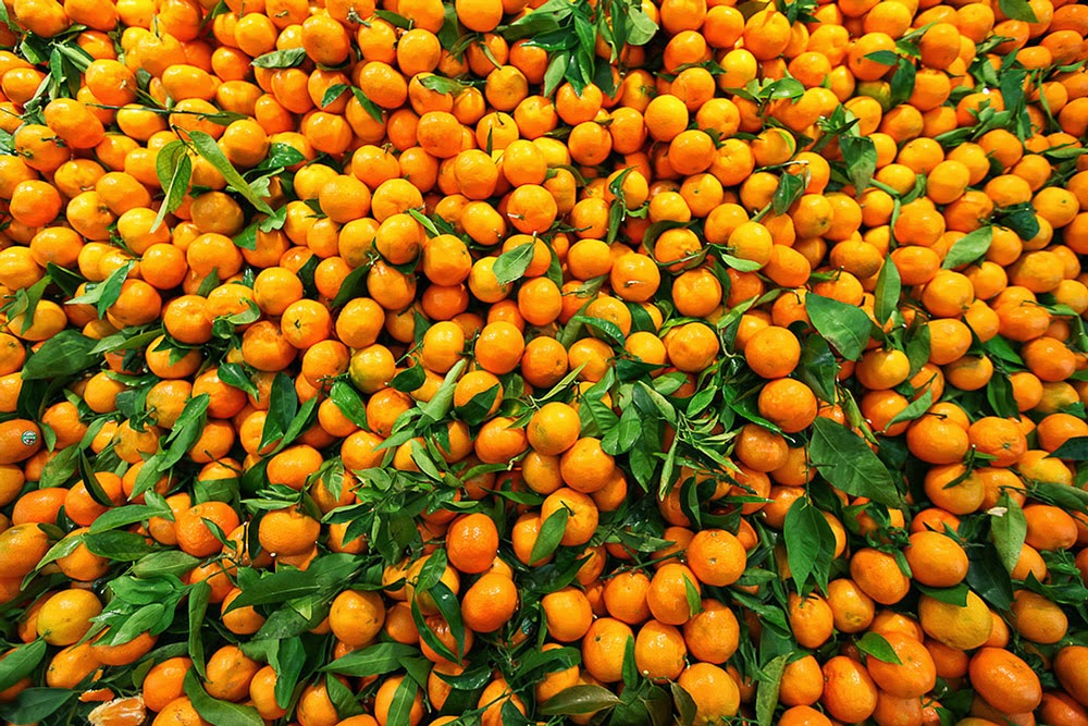 Много мандаринов