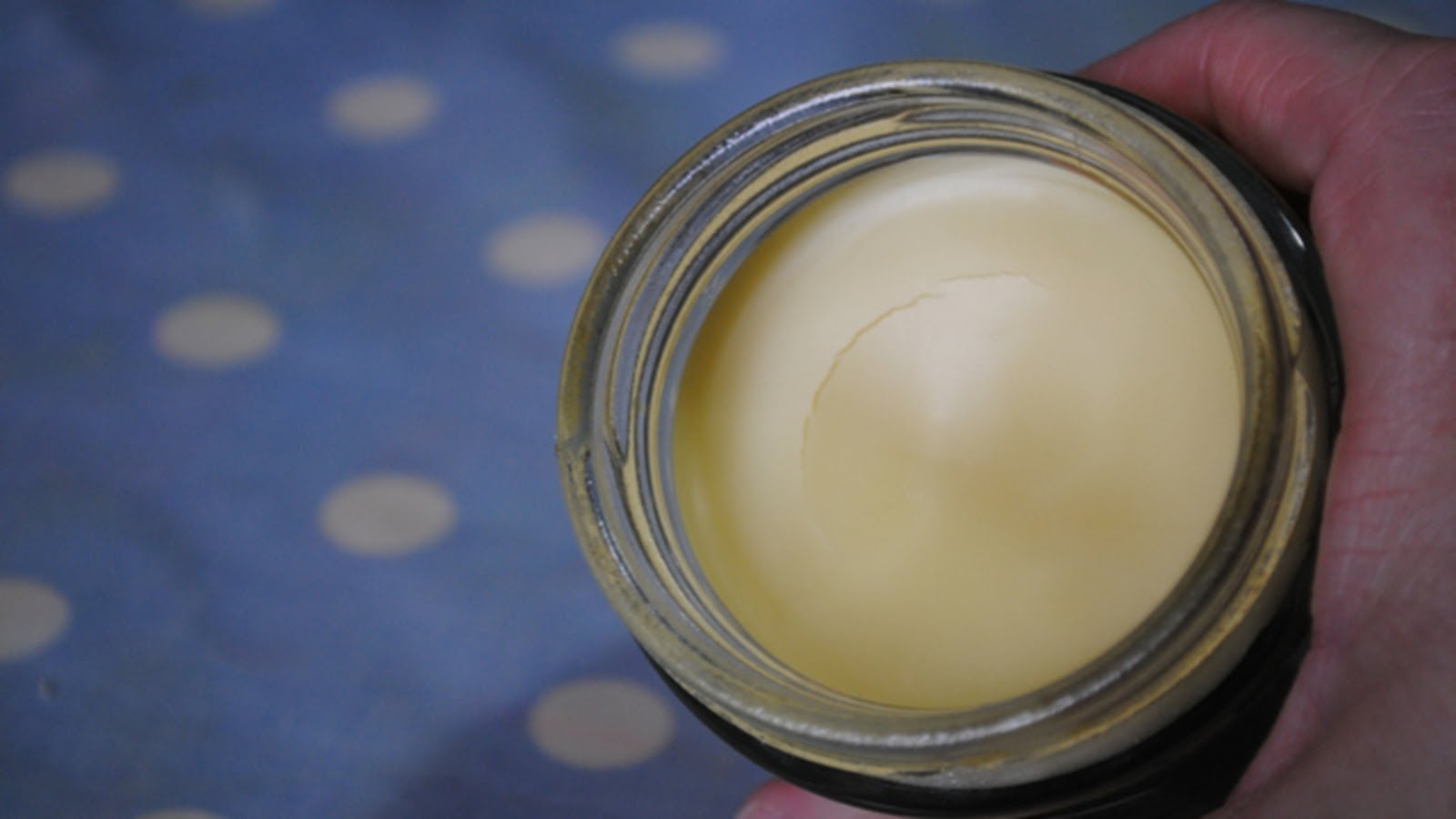 Медовая мазь в стеклянной банке