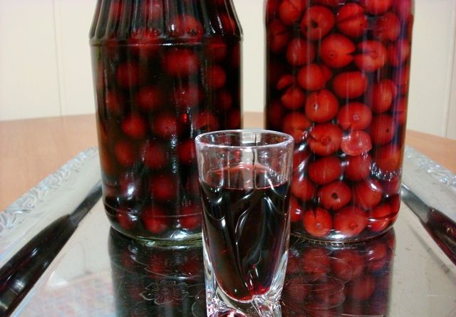 Настойка в банках и стакане