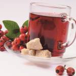 Настой шиповника, сахар, ягоды шиповника