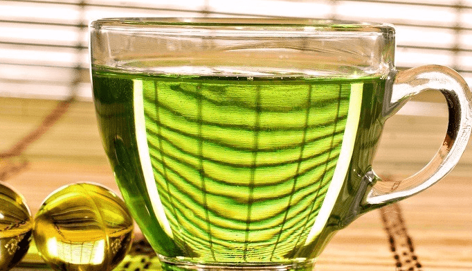 Настойка каланхоэ в прозрачной чашке