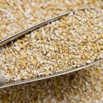 Отруби в металлическом совочке