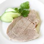 Отварная говядина, свежие огурцы, зелень