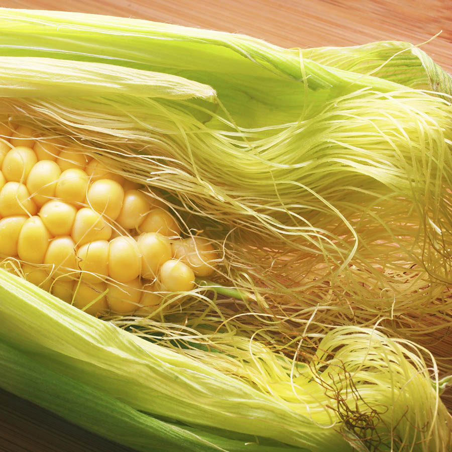 Початок кукурузы со светлыми рыльцами