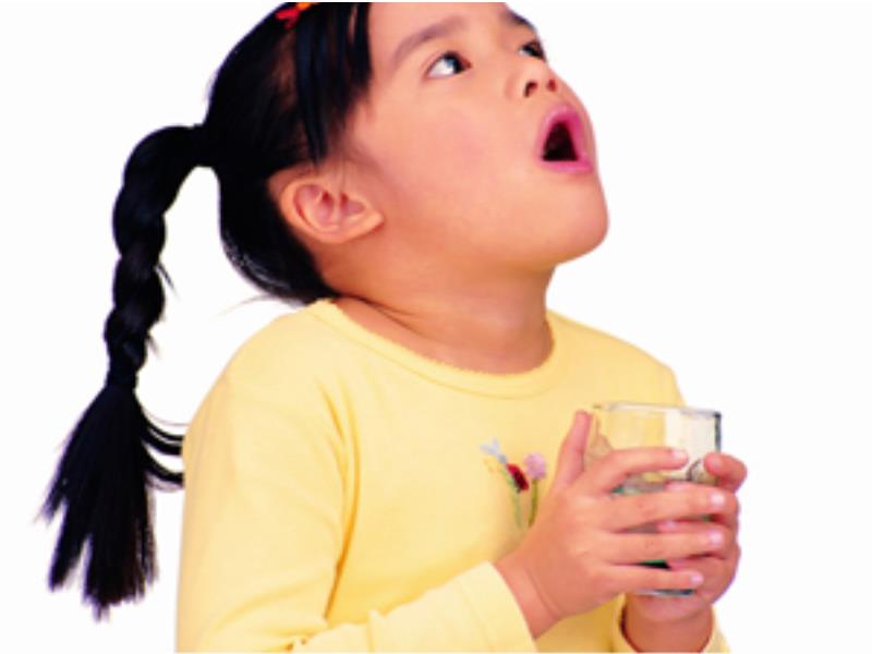 Полоскание горла ребёнком