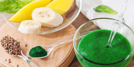 Пюре из спирулины и фрукты