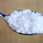 Соль в ложке