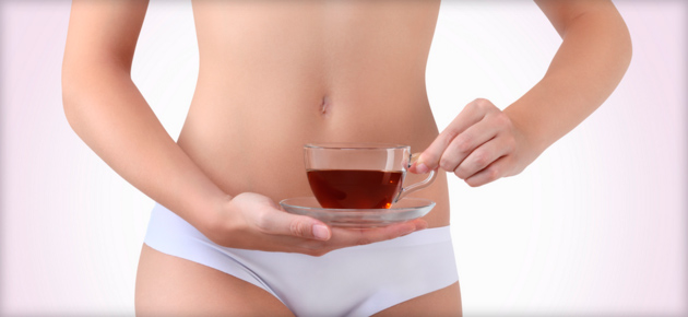 Стройный торс и чашка чая