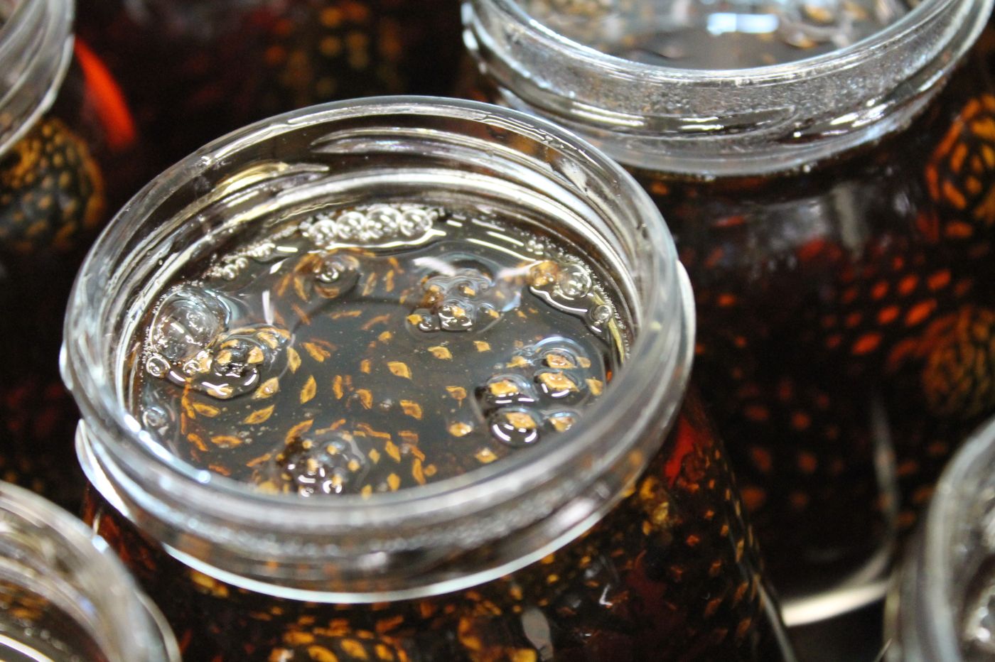 Варенье из шишек в баночках