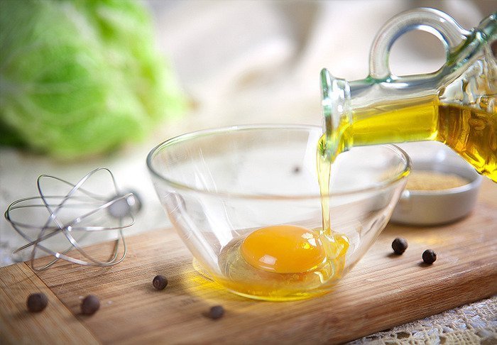 Желток с оливковым маслом