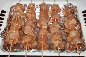 Куриные шашлычки в духовке на шпажках