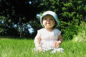 Когда ребенок начинает сидеть