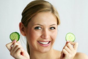 Чем и как снять отек с лица в домашних условиях